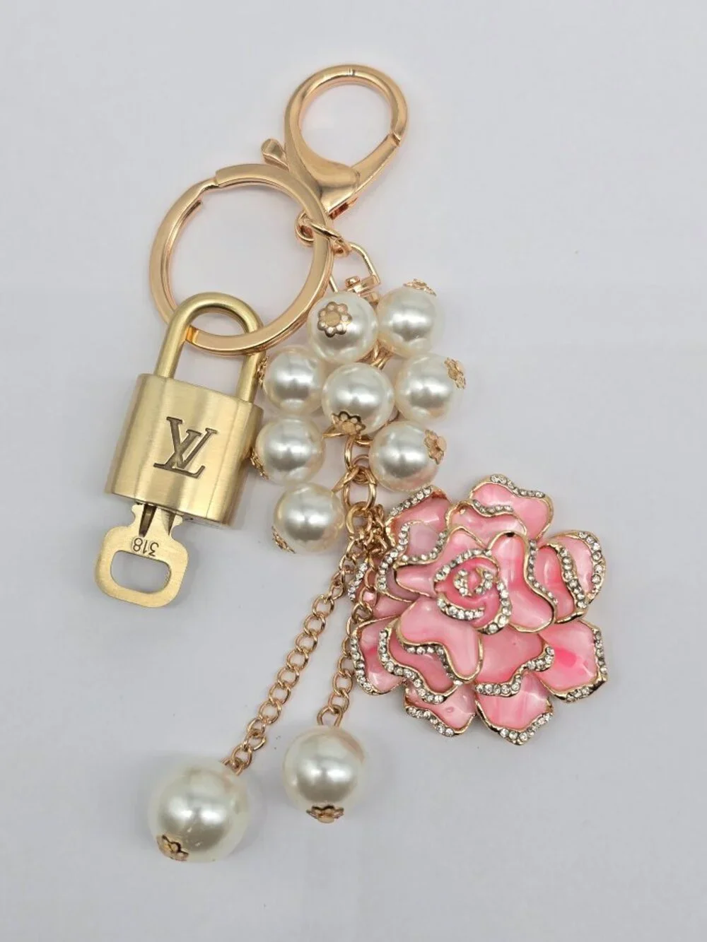 Louis Vuitton #lvkeychain seller